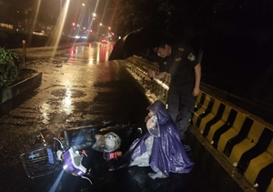 深夜里，暴雨中你的舉動令人稱贊 ——宗保公司駐周浦市容項目負(fù)責(zé)