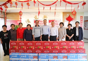 宗保公司20023年重陽(yáng)節(jié)慰問離退休老干部